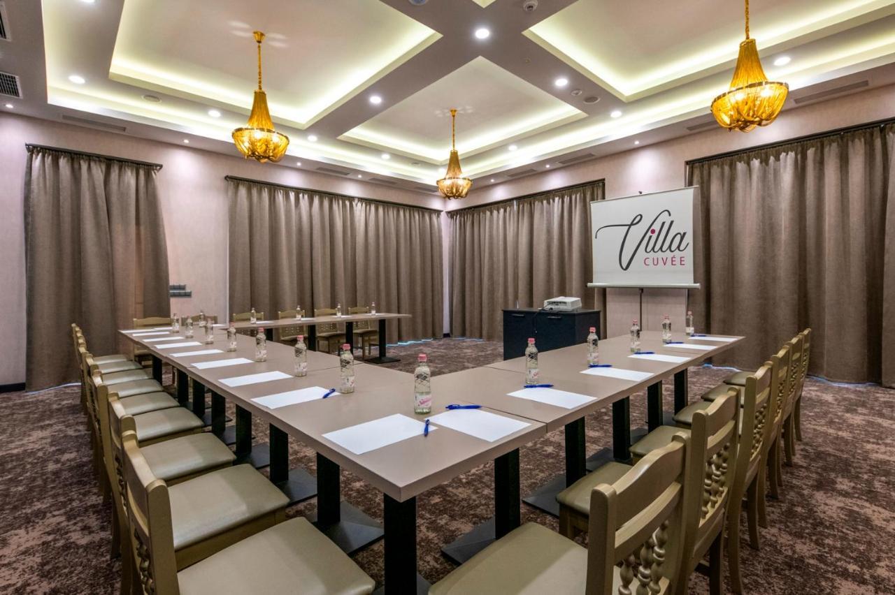 Villa Cuvee Egerszalok Luaran gambar
